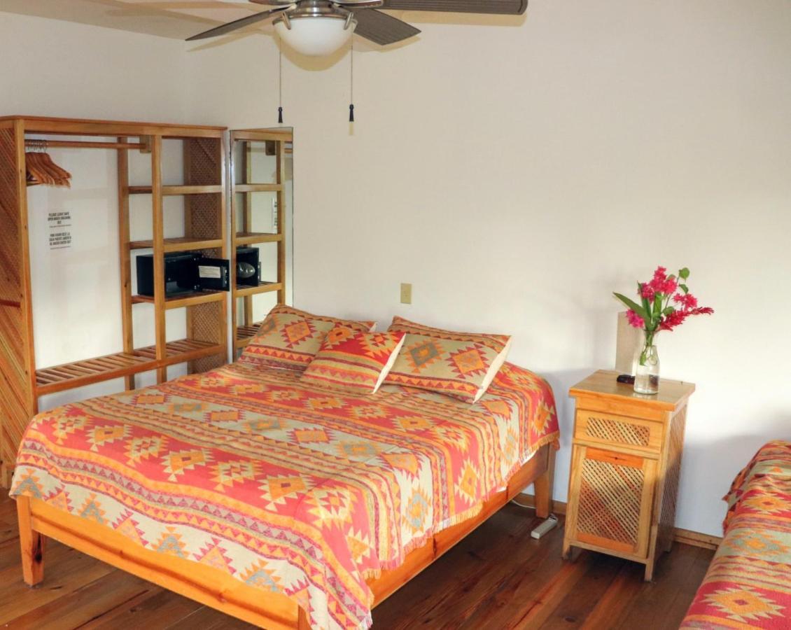 Hotel Posada Seremein ,West Bay ,Roatan Exterior photo